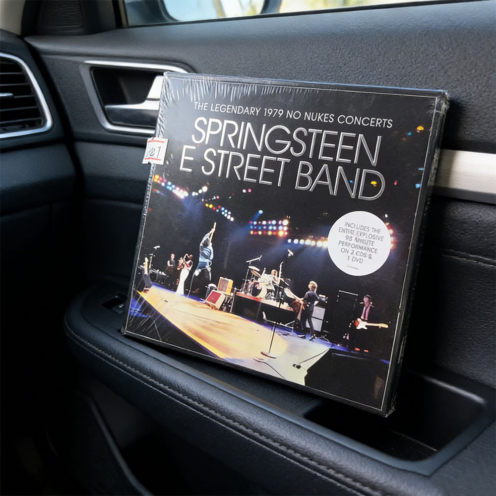 Live Rock - CD Ini Adalah Album Live Berjudul